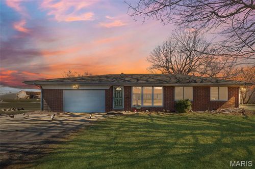 112 Freedom Dr, Belleville, IL, 62226-5145 | Card Image