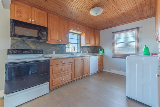 2nd floor kitchen! | Image 18