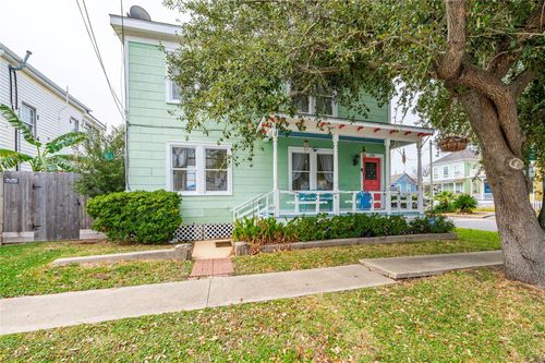 1301 14th St, Galveston, TX, 77550-8207 | Card Image