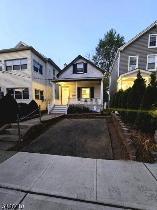 126 Duer St, North Plainfield, NJ, 07060-4720 | Card Image