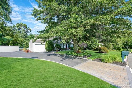 33 Peachtree Ln, Mount Sinai, NY, 11766-1817 | Card Image