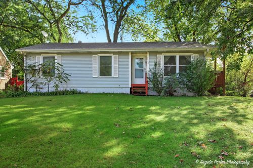 3828 Eastway Dr, Island Lake, IL, 60042-9517 | Card Image