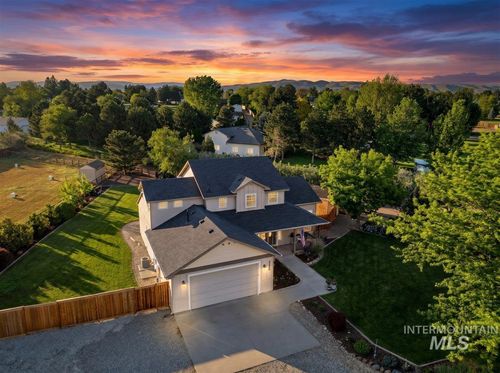2220 Ua Ave, Emmett, ID, 83617-9671 | Card Image
