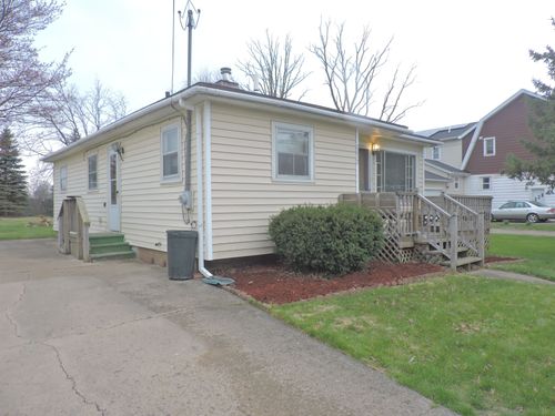 2032 Friel St, Burton, MI, 48529-2020 | Card Image
