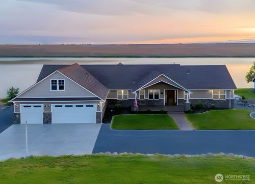7328 Stonecrest Rd Ne, Moses Lake, WA, 98837-9853 | Card Image