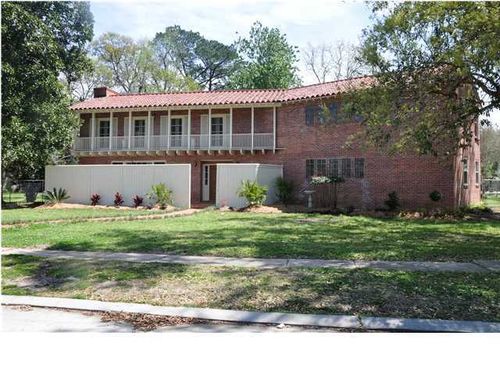 400 Everette St, New Iberia, LA, 70563-2630 | Card Image