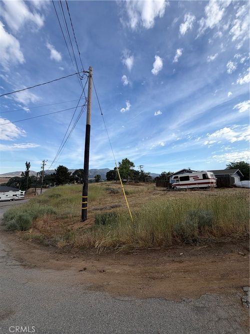 22117 Mccarthy Dr, Tehachapi, CA, 93561-8881 | Card Image