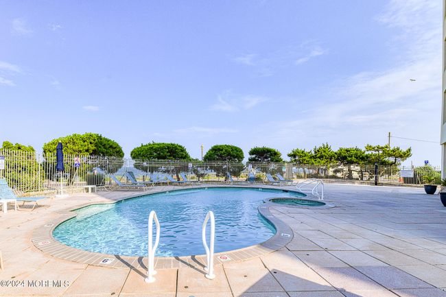 Pool with Ocean View | Image 21