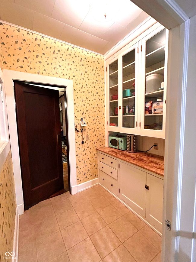 Butler Pantry between Dining Room and Kitchen with Swinging Doors | Image 16