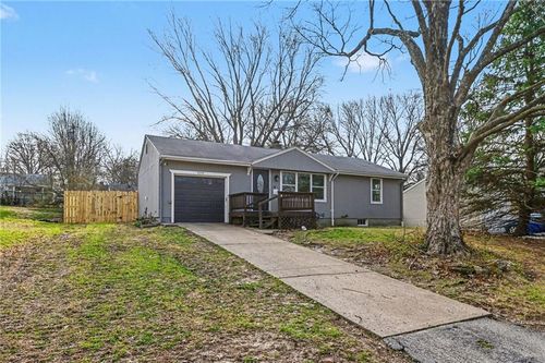 5715 Cedar Ave, Raytown, MO, 64133-3371 | Card Image