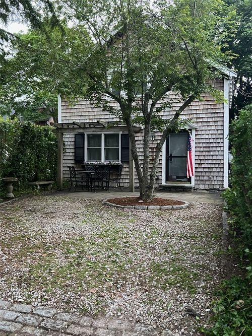 2 Lasalle Pl, Newport, RI, 02840-1510 | Card Image