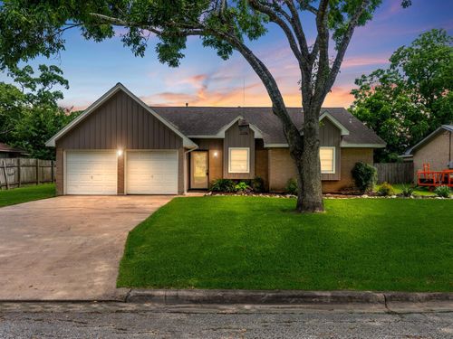 3925 Heatherglen St, Bay City, TX, 77414-6925 | Card Image