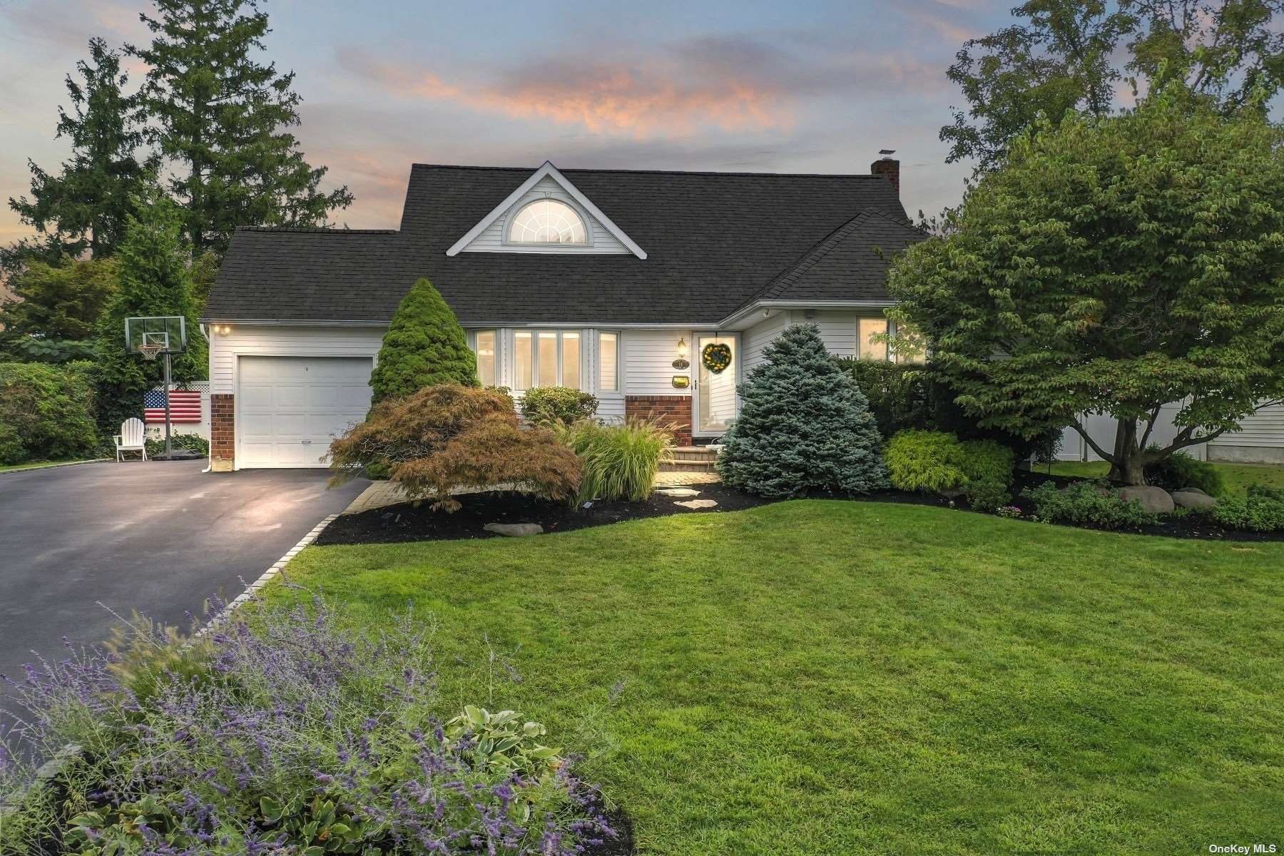 Parkview Dr, Commack, NY 11725