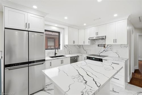 24 Treeview Dr, Etobicoke, ON, M8W4B9 | Card Image
