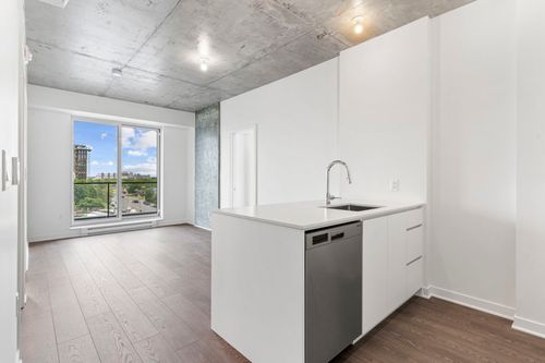 404-3045 Boul De L'Assomption, Montréal, QC, H1N0E5 | Card Image