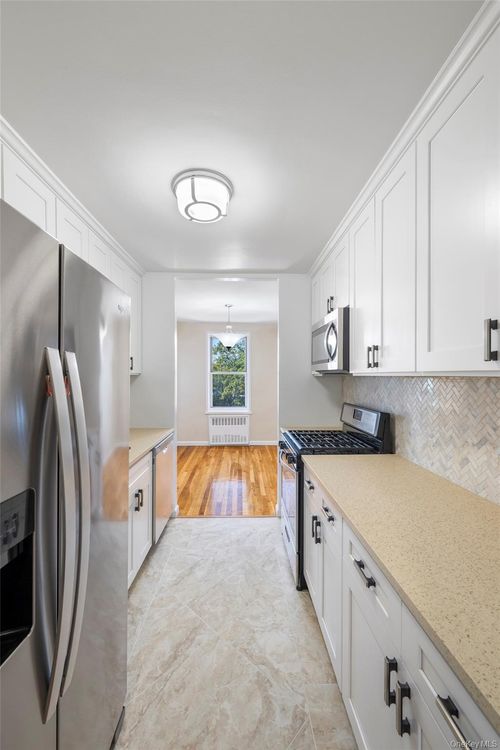 apt-3b-42 Pine St, Yonkers, NY, 10701-2430 | Card Image