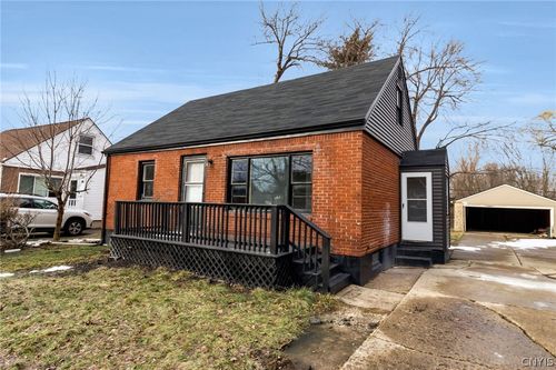 92 Sharon Pkwy, Lackawanna, NY, 14218-3518 | Card Image