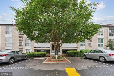 3 - 5604 Bloomfield Drive, Condo with 3 bedrooms, 2 bathrooms and null parking in ALEXANDRIA VA | Image 1