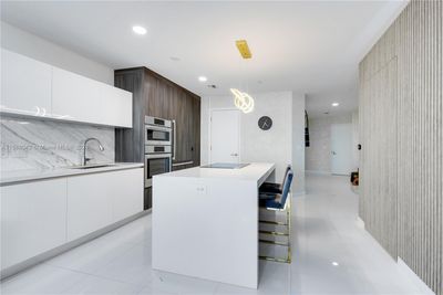 3000 - 851 Ne 1st Ave, Condo with 1 bedrooms, 2 bathrooms and null parking in Miami FL | Image 3