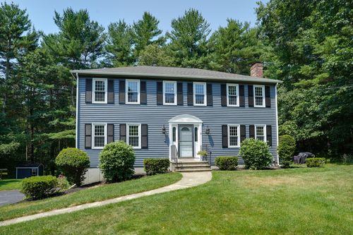 7 Chickadee Dr, Norfolk, MA, 02056-1740 | Card Image