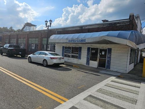 104 Spruce St, Bluefield, VA, 24605-1719 | Card Image