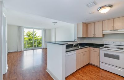 517 - 3000 Coral Way, Condo with 1 bedrooms, 1 bathrooms and null parking in Miami FL | Image 1