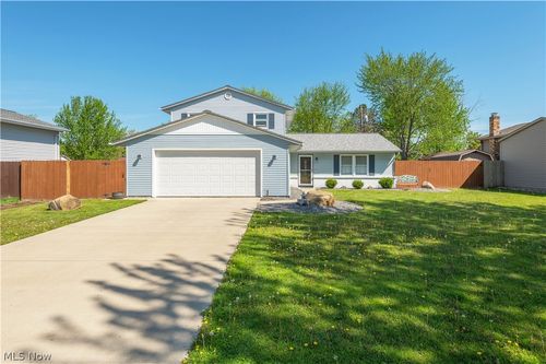 404 Oaknoll Dr, Amherst, OH, 44001-1936 | Card Image