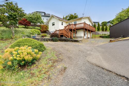 97 Dresden St, Astoria, OR, 97103-5813 | Card Image