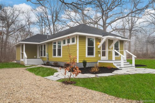 15801 Oak Ave, Union Pier, MI, 49129 | Card Image