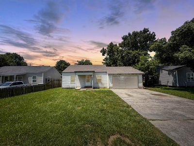 3827 Stuart Ave, House other with 3 bedrooms, 1 bathrooms and null parking in Groves TX | Image 1