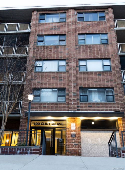 2e-100 Clinton Ln, Spring Valley, NY, 10977-7823 | Card Image