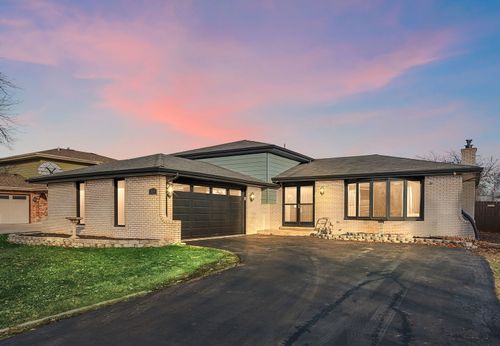 17759 Maple St, Lansing, IL, 60438-2054 | Card Image