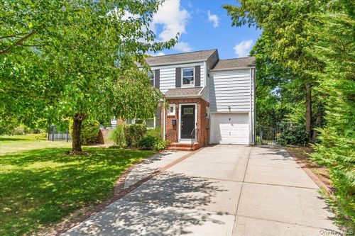 8 Park Cir, Great Neck, NY, 11024-1829 | Card Image