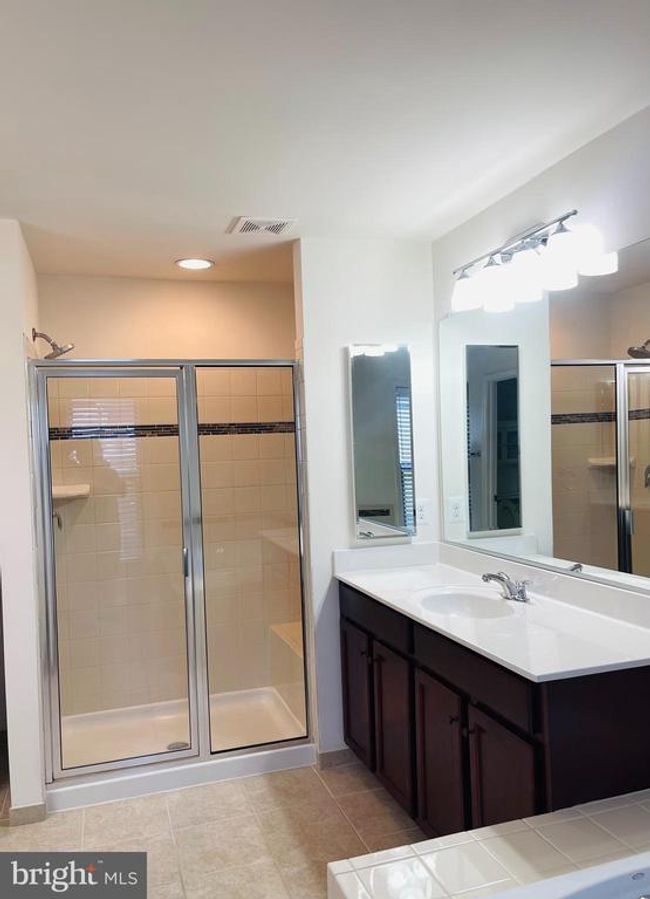 24456 Hawthorn Thicket Ter, Townhouse with 3 bedrooms, 4 bathrooms and null parking in STERLING VA | Image 18