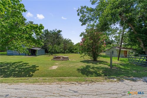 101 West Ave, Florence, TX, 76527-4043 | Card Image