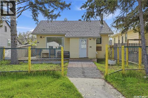 1233 Queen St, Regina, SK, S4T4B5 | Card Image