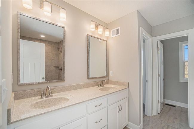 ***SIMULATED PHOTOS*** | Image 17