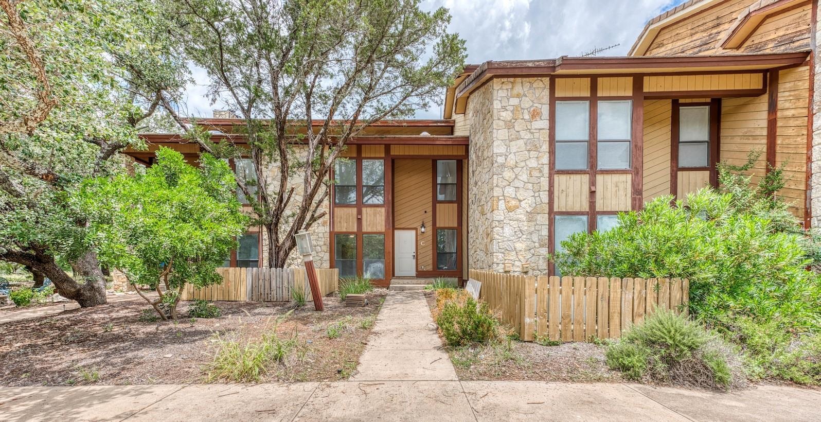 Residential Lease in Horseshoe Bay 2