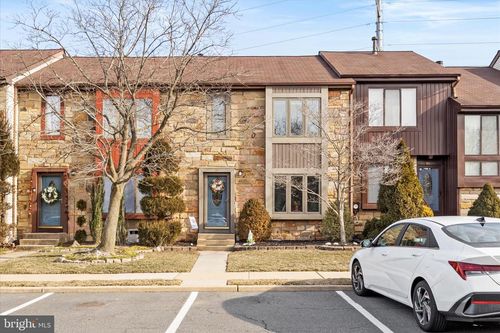 20 Crawford Ct, Hamilton Square, NJ, 08690-3618 | Card Image