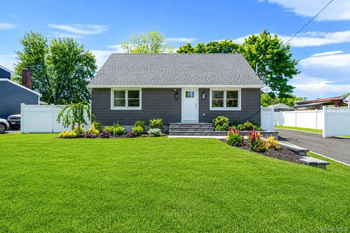 14 Reizen Ave, Centereach, NY, 11720-3644 | Card Image