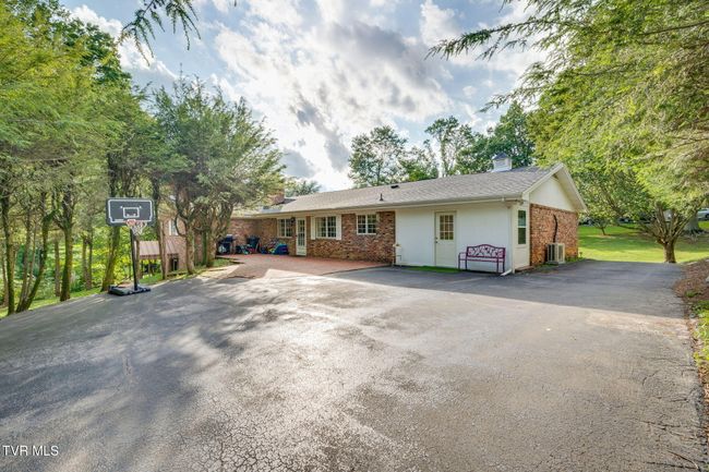 Parking/Back Patio | Image 47