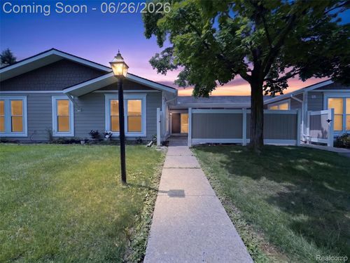 39613 Village Wood Ln, Novi, MI, 48375-4552 | Card Image
