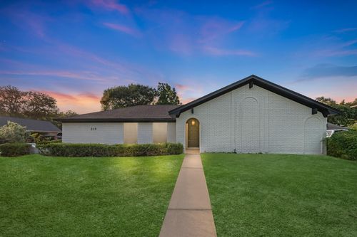 213 Westview Dr, Sealy, TX, 77474-3019 | Card Image