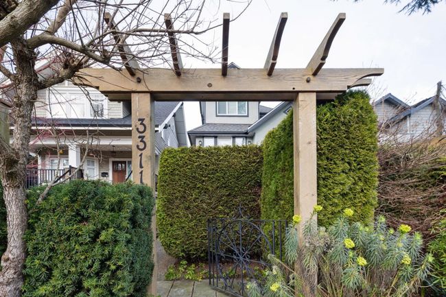 3311 W 2 Nd Avenue, Home with 3 bedrooms, 2 bathrooms and 1 parking in Vancouver BC | Image 3