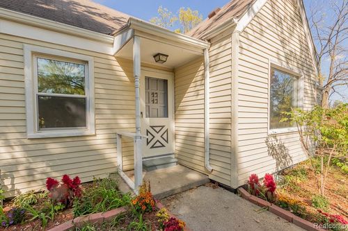 3770 Ann Arbor Saline Rd, Ann Arbor, MI, 48103-9778 | Card Image