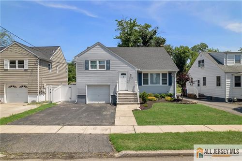 212 Freeman St, Woodbridge, NJ, 07095-3128 | Card Image