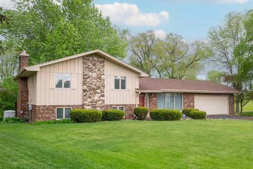 11040 N Riverland Court, MEQUON, WI, 53092 | Card Image