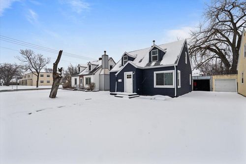 724 8th St N, Wahpeton, ND, 58075-3852 | Card Image