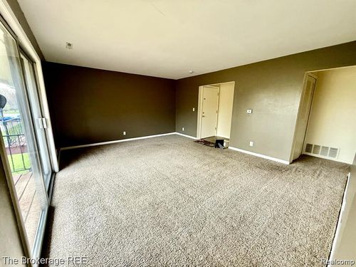 apt-a4-407 W Highland Rd, Howell, MI, 48843-1157 | Card Image