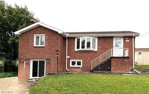 105 Jameson St, Weirton, WV, 26062-2736 | Card Image